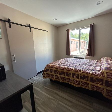 Star Inn Hotel Maywood Екстериор снимка