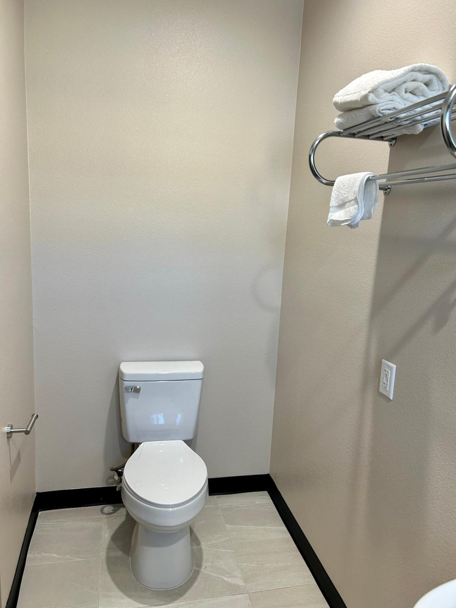 Star Inn Hotel Maywood Екстериор снимка