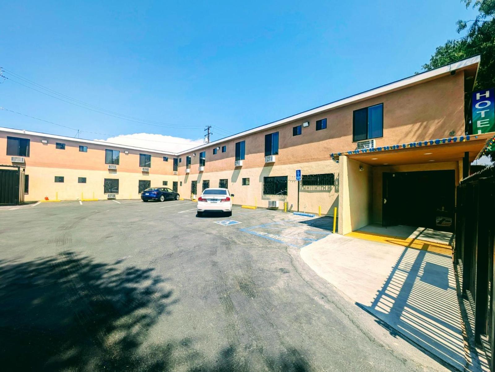 Star Inn Hotel Maywood Екстериор снимка