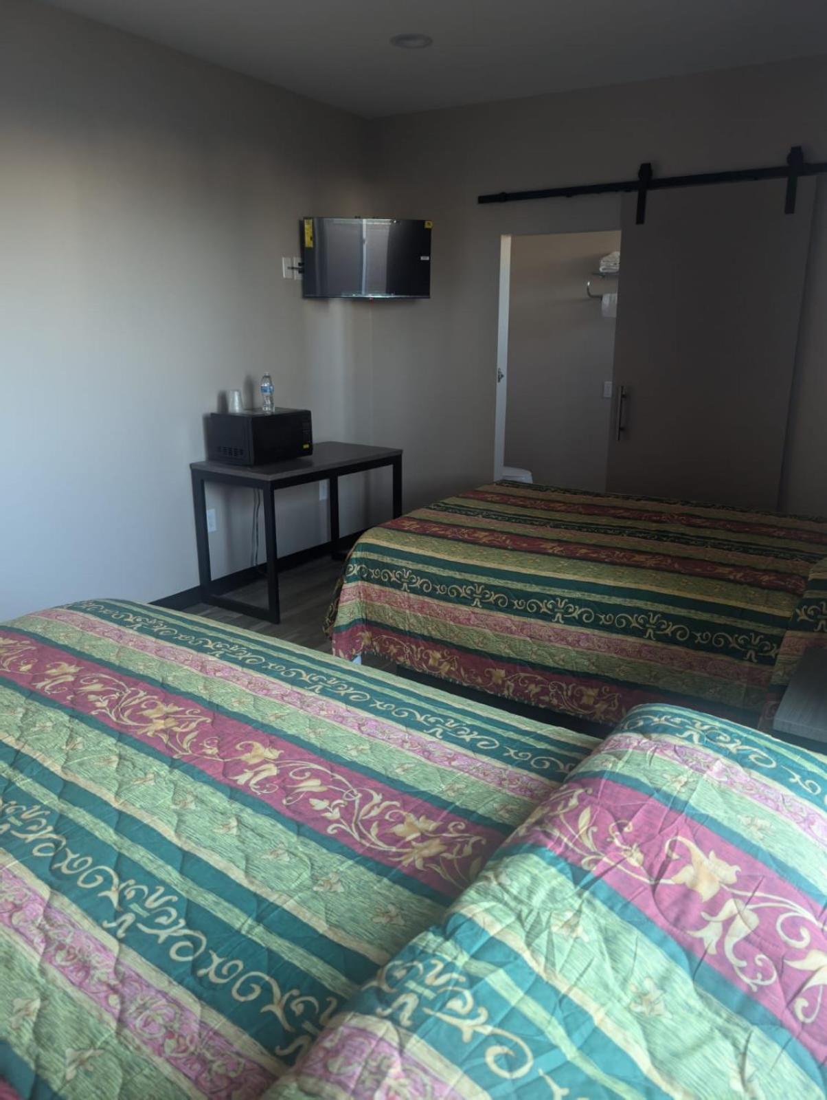Star Inn Hotel Maywood Екстериор снимка